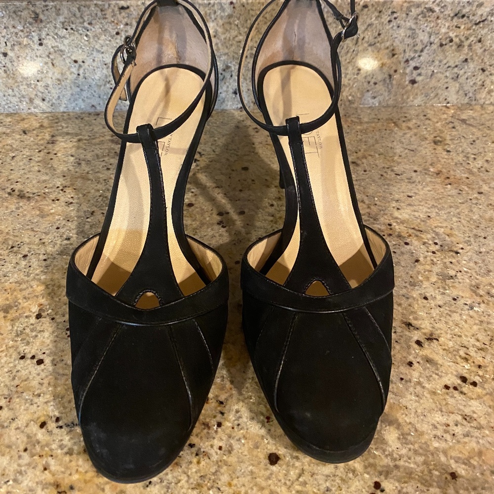 LIKE NEW Ann Taylor Loft Black Suede Heels